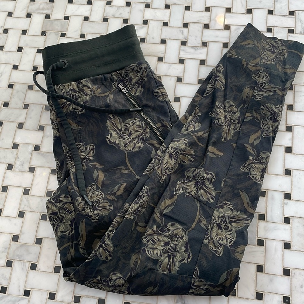 Athleta Trekkie North Printed Jogger